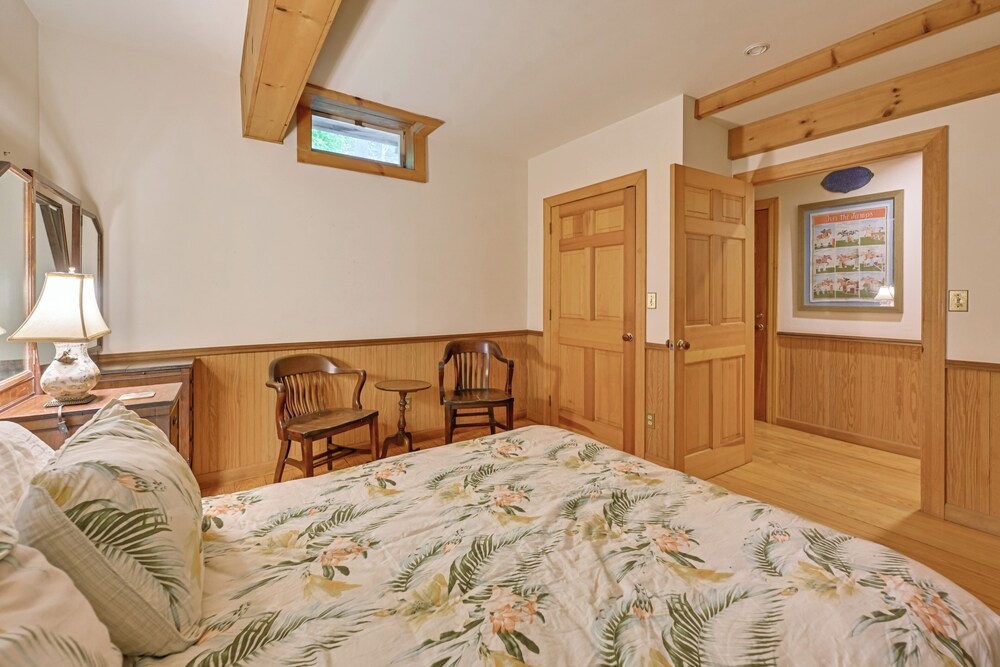 20-acre Hamptons Nature Escape w/ Hot Tub & Pool