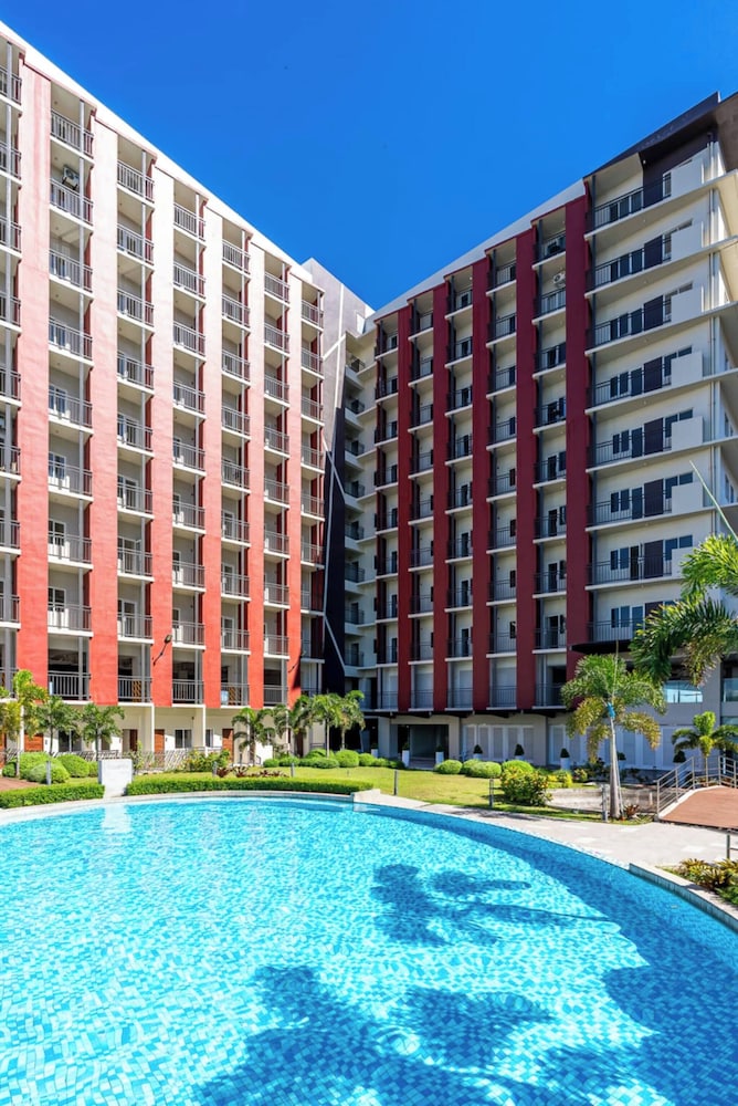 Modern Studio Poolside Balcony Near Mactan Airport
