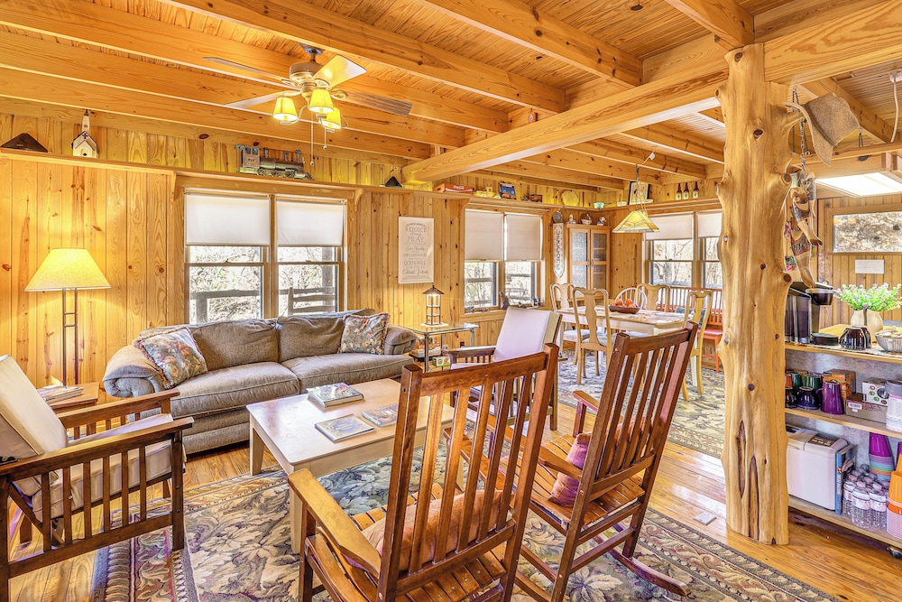 10 Mi to Sardis Lake: Home w/ Grill in Tuskahoma
