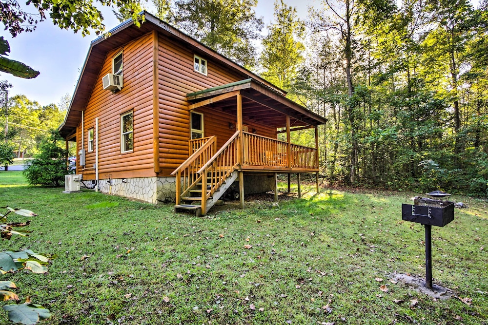 Porch & Fire Pit: Rustic Log Cabin in Smokies! view 4
