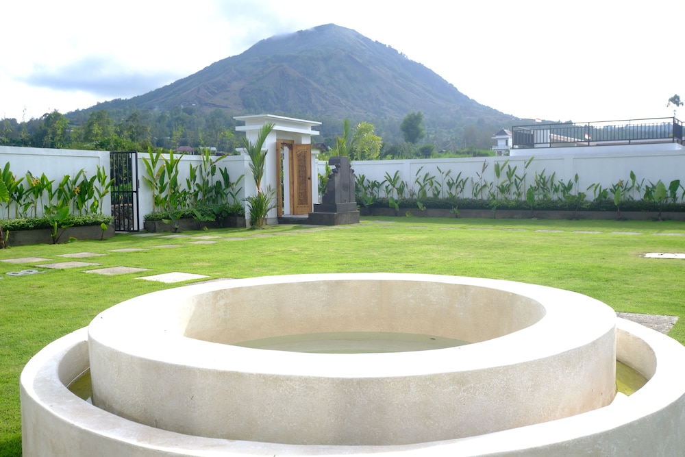The Vici Batur Villa & Restaurant