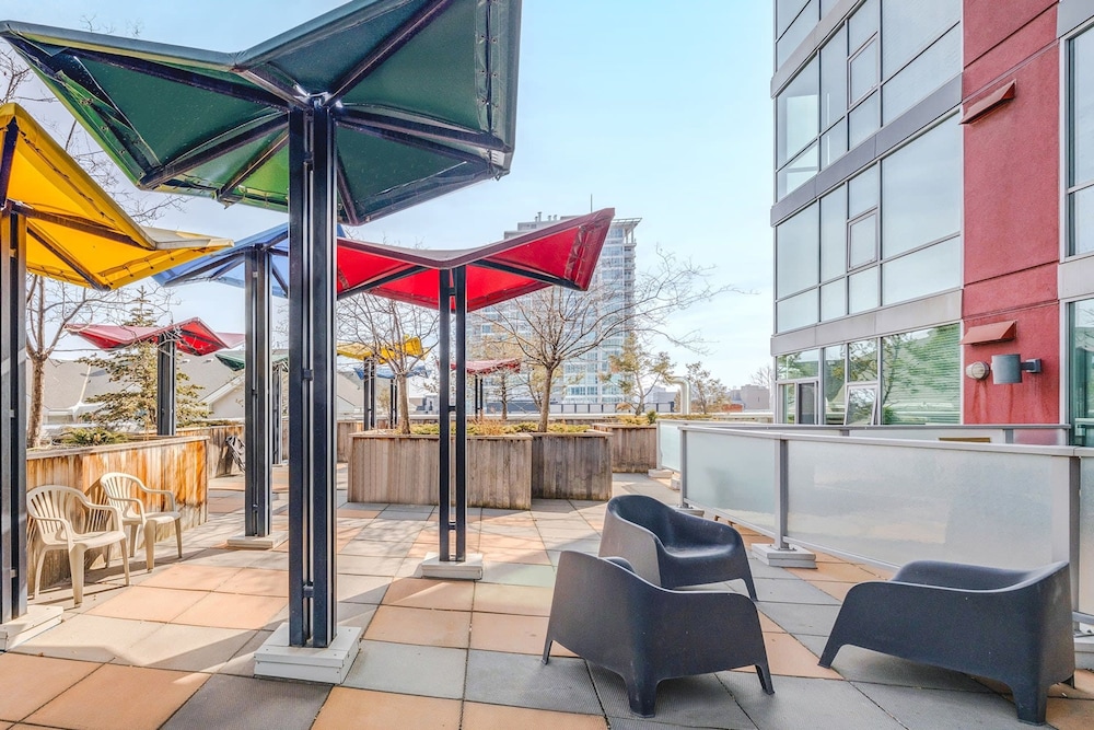 Luxury Condo Steps From Stampede Park
