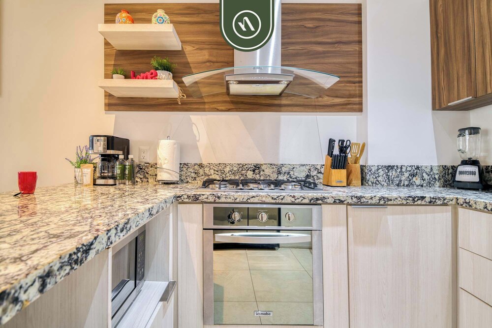 Amazing 1 BR Condo - Zona Romantica - Rooftop Pool