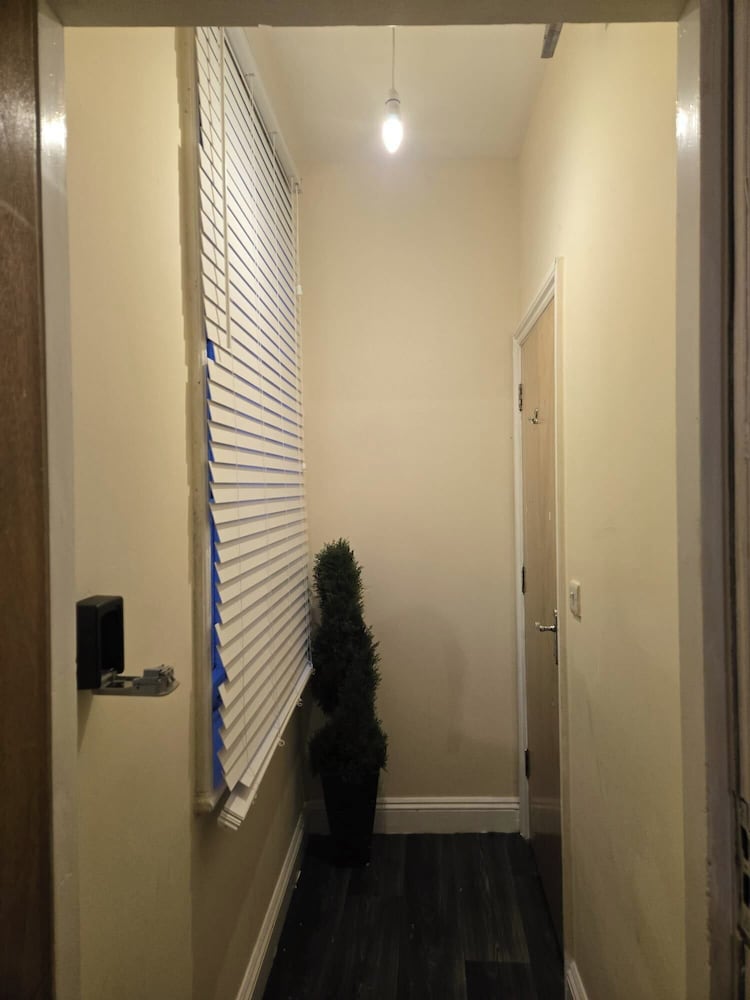 2 Bed - Sleeps 6 - Private Balcony - City Centre