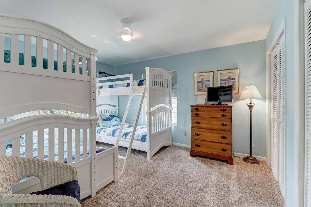 Fernandina Beach Vacations - Dog Friendly Oceanfront Beach House by RedAwning - Property Image 14