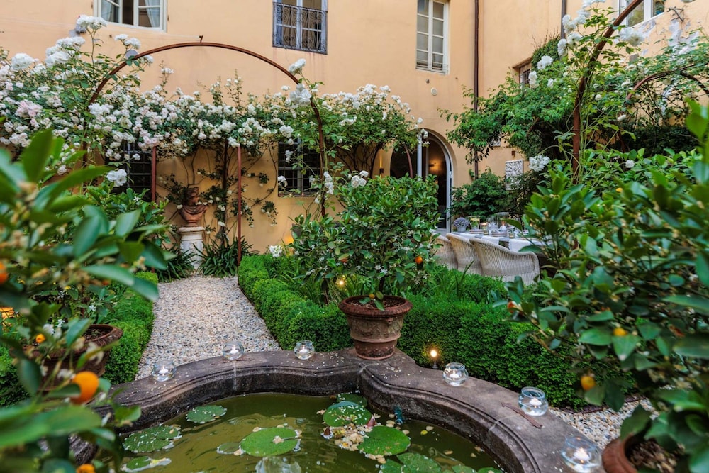 Casa Vanny an Apartment With Private Garden