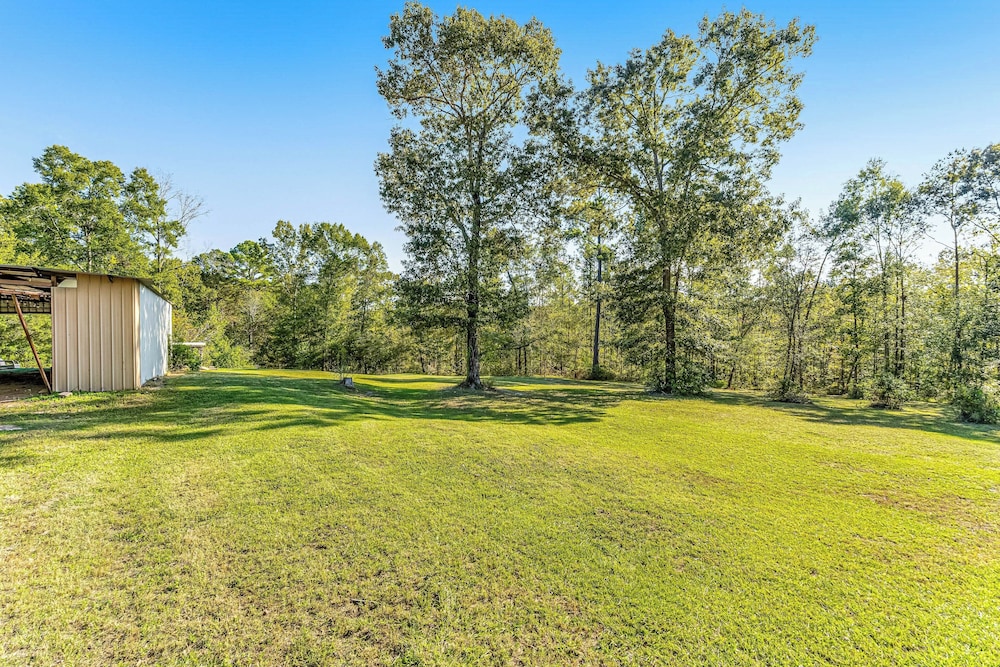 2BR Dog-friendly Home Near Lake w/ Fire Pit