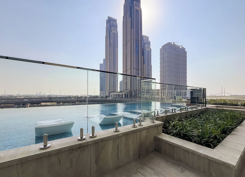 Elegant High Floor 2BR Urban Oasis