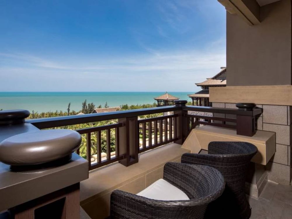 Hainan Qizi Bay New Century Resort