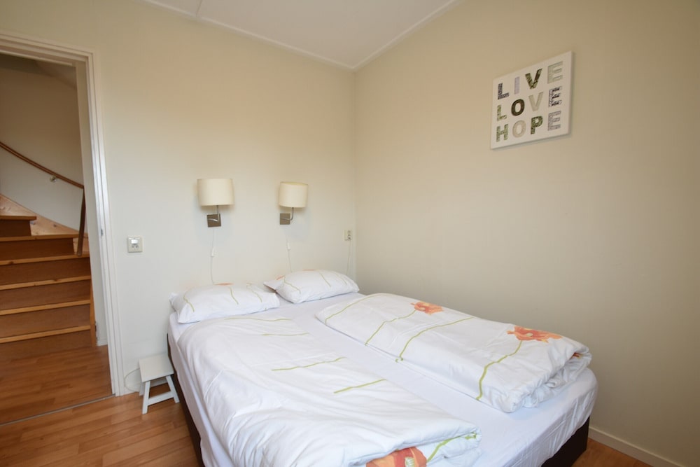 Family Apartment on Large Estate in Bergen aan Zee near Dunes & Beach