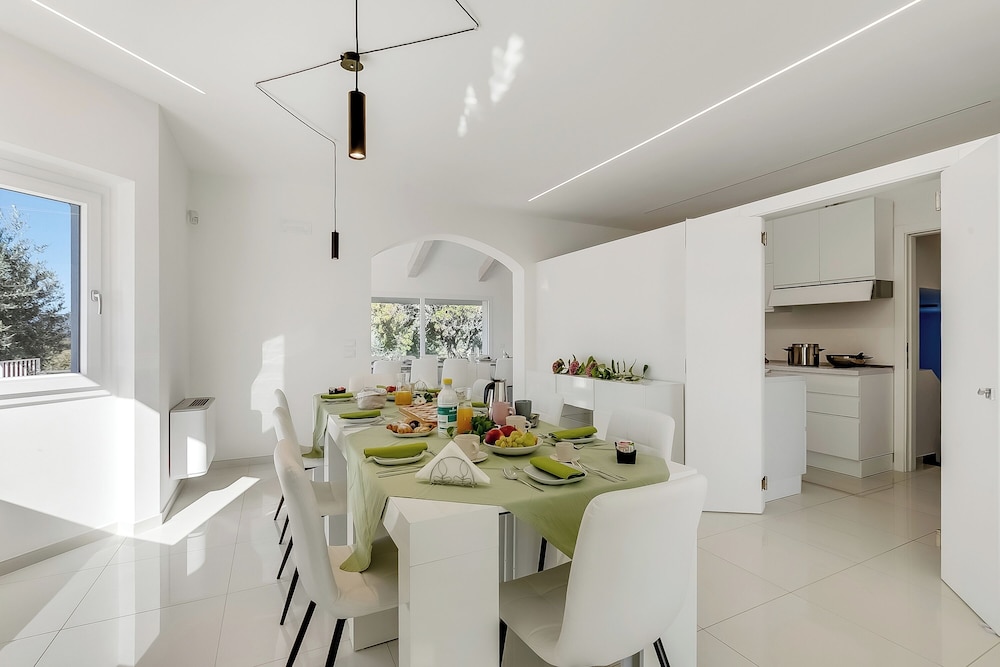 Villa Chimera White With Panoramic Pool