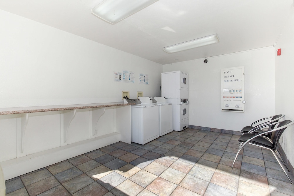 Motel 6 Hayward, CA – Silicon Valley Gateway