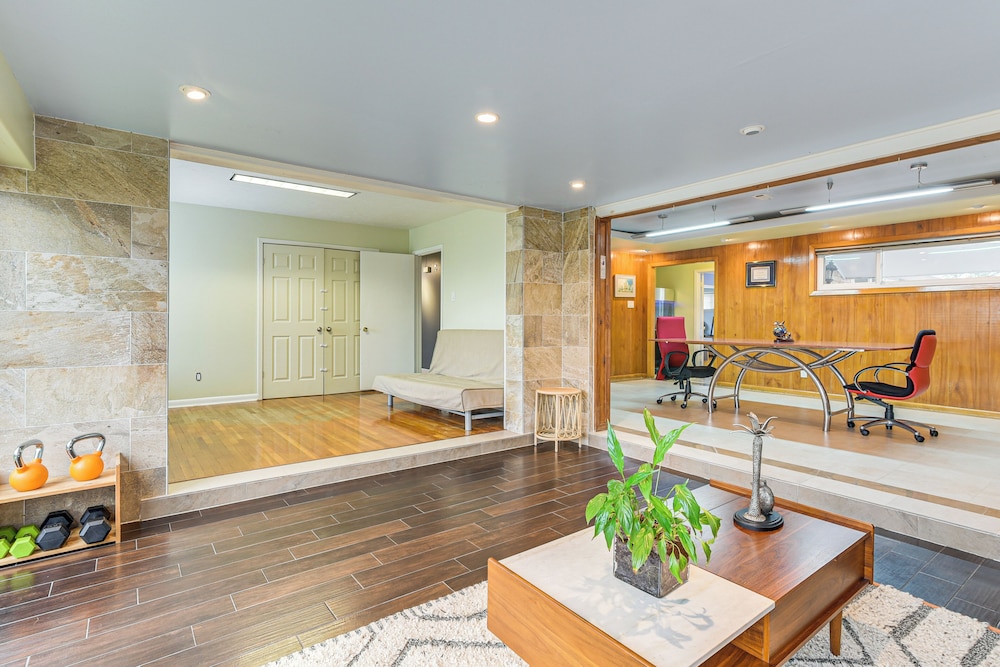 12 Mi to Dtwn Houston: Peaceful Home w/ Yard!