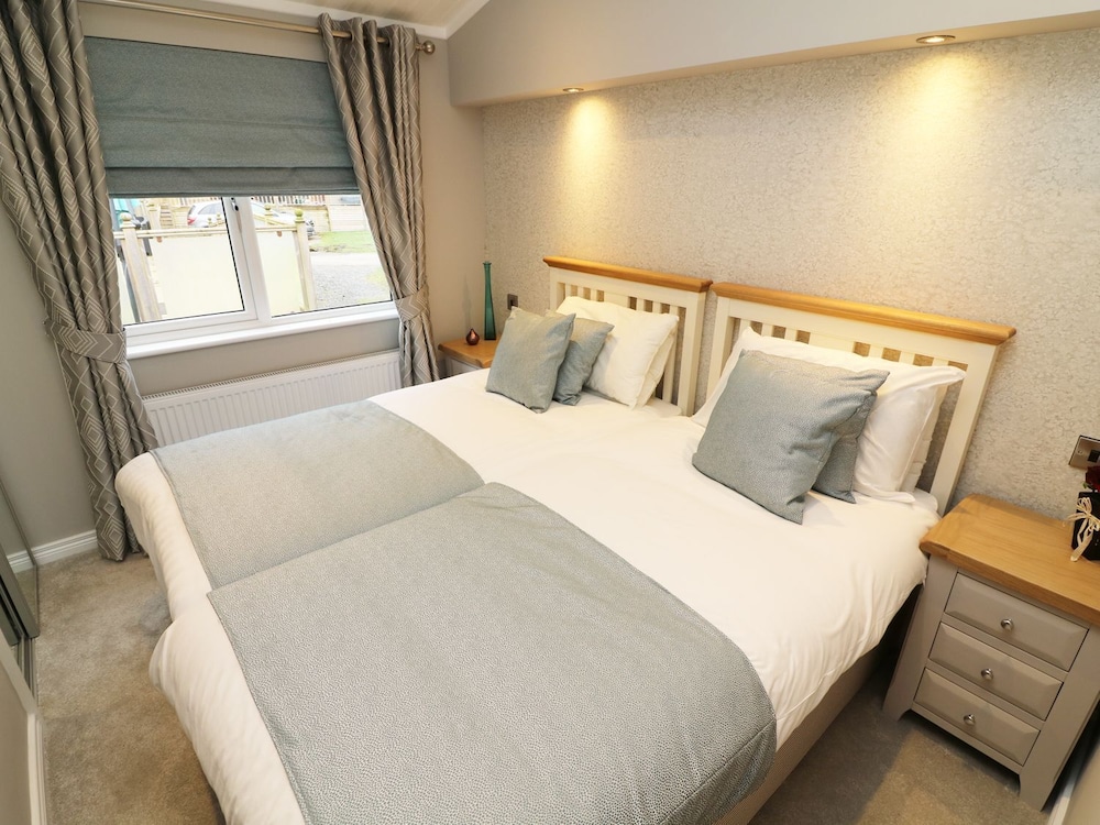 8 Waterside Wood view 3