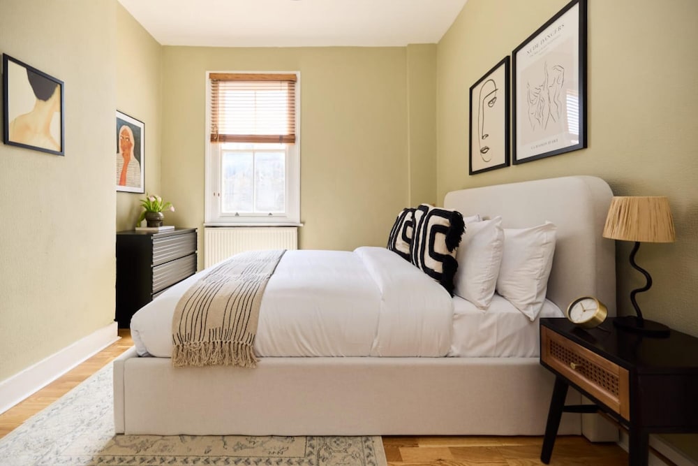 The Waterlow Park Wonder - Trendy 2bdr With Study Room and Patio