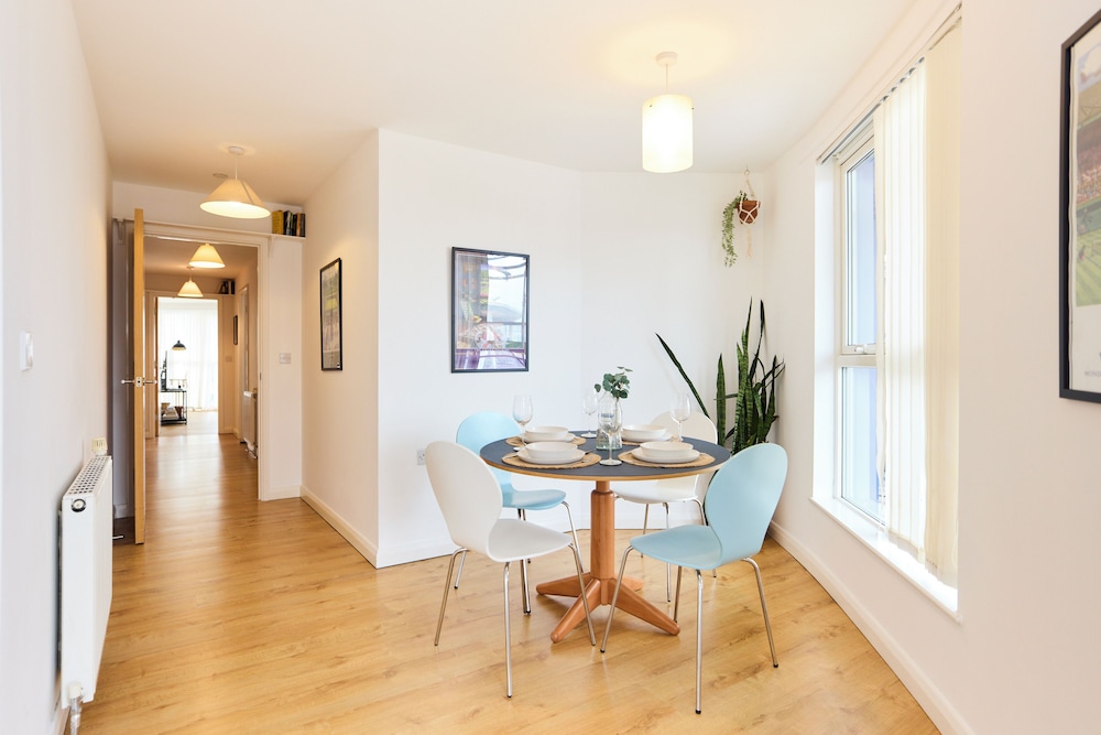 The Queensland Sanctuary - Trendy 2bdr Flat With Terrace