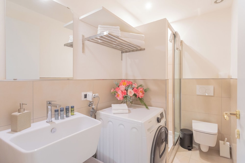 Wine Not Apartment in Como City Centre by Rent all Como