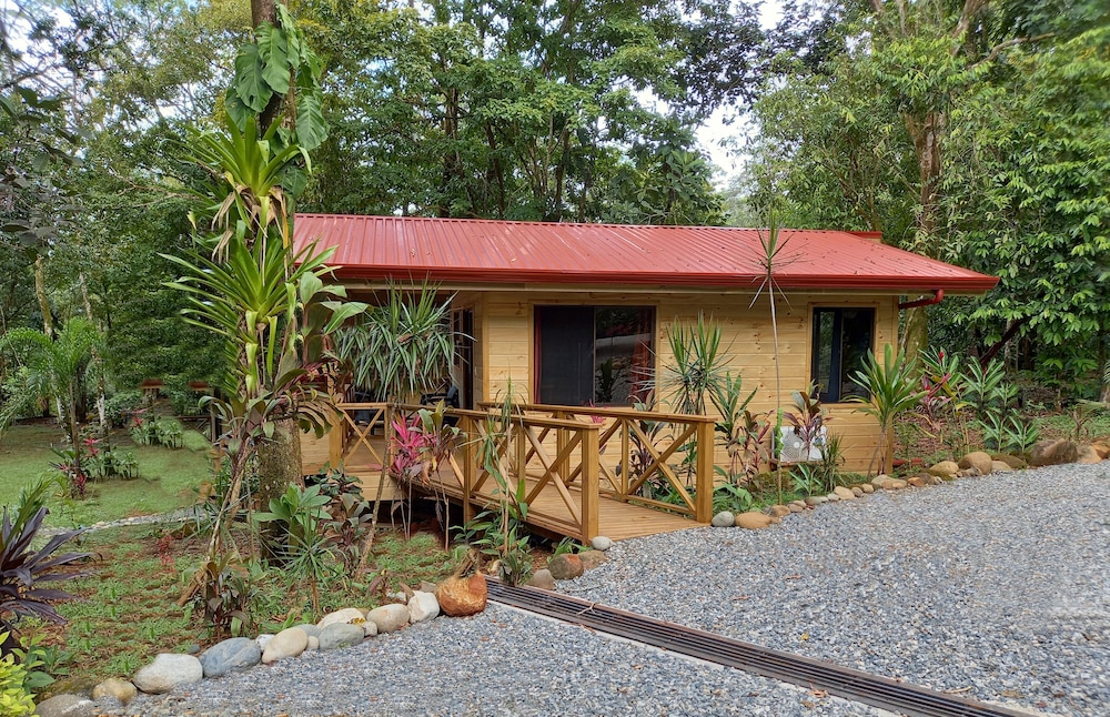 Cabinas Costa Tropicana