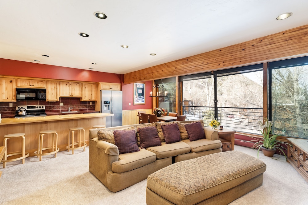 Durant Condominiums by Frias