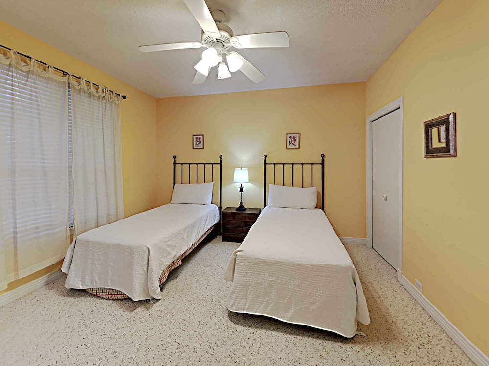 Beach Colony Resort East by Southern Vacation Rentals view 4