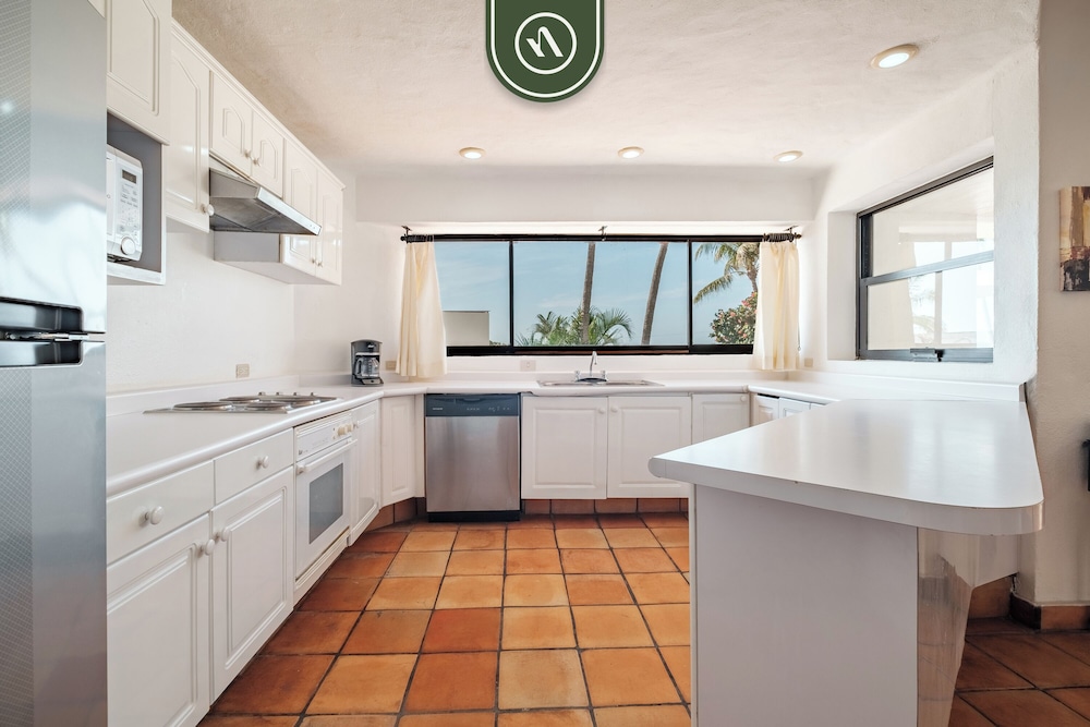 Condos with Pool - Near to the Beach
