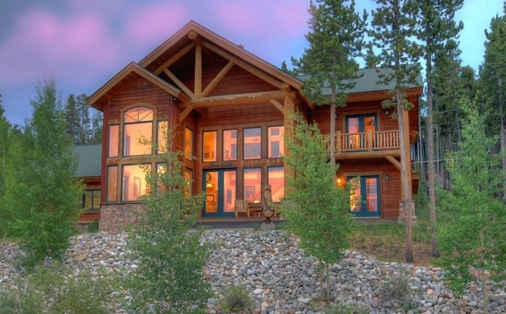 Timber Heights Lodge 3 Bedroom Home by RedAwning