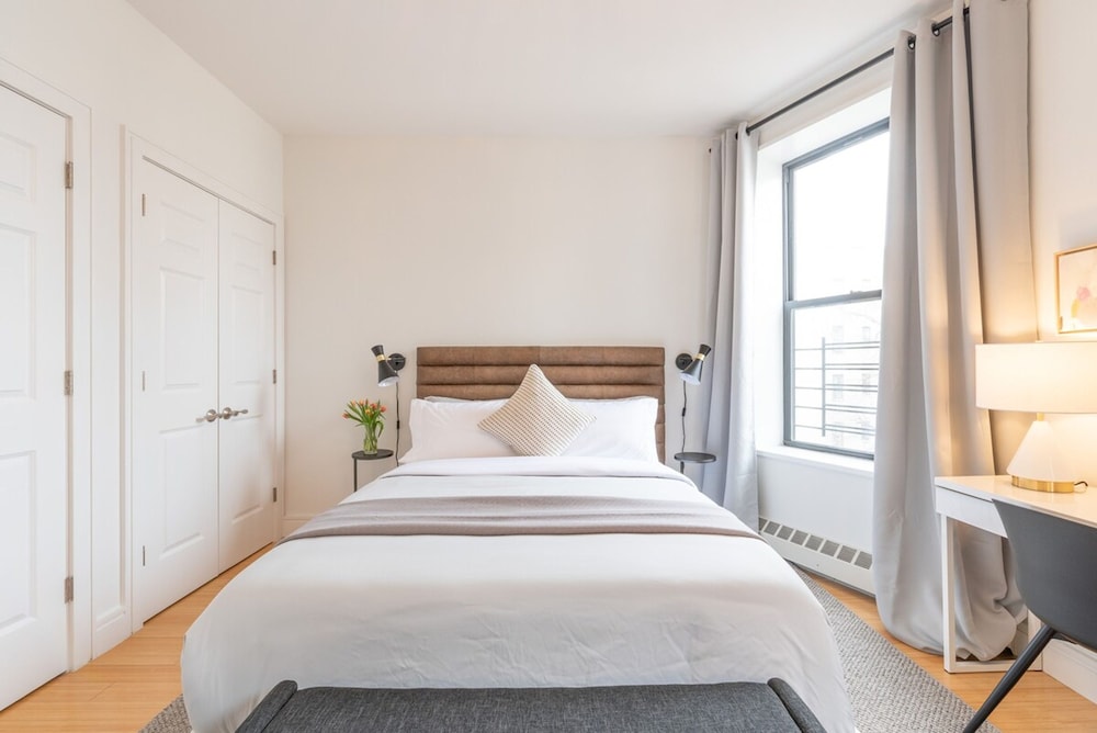 Cypress Court III by Rove Travel 1BR Harlem Apt