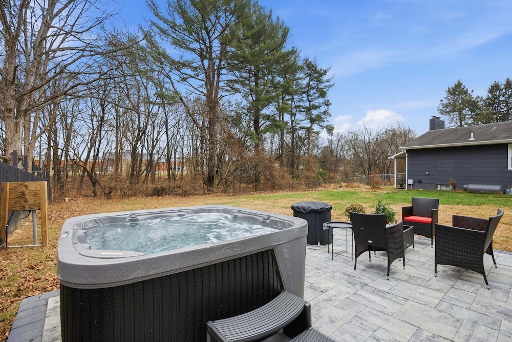 Stylish Hot Tub Retreat With Ping Pong 3 Bedroom Home