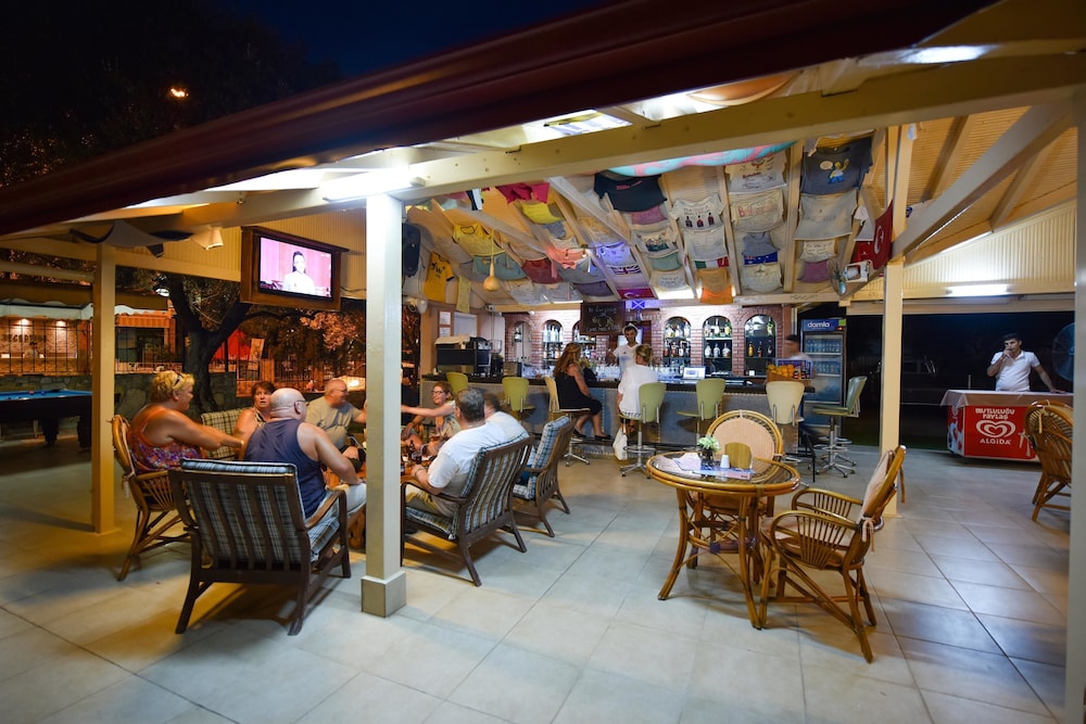 Belcehan Beach Hotel - Image 38