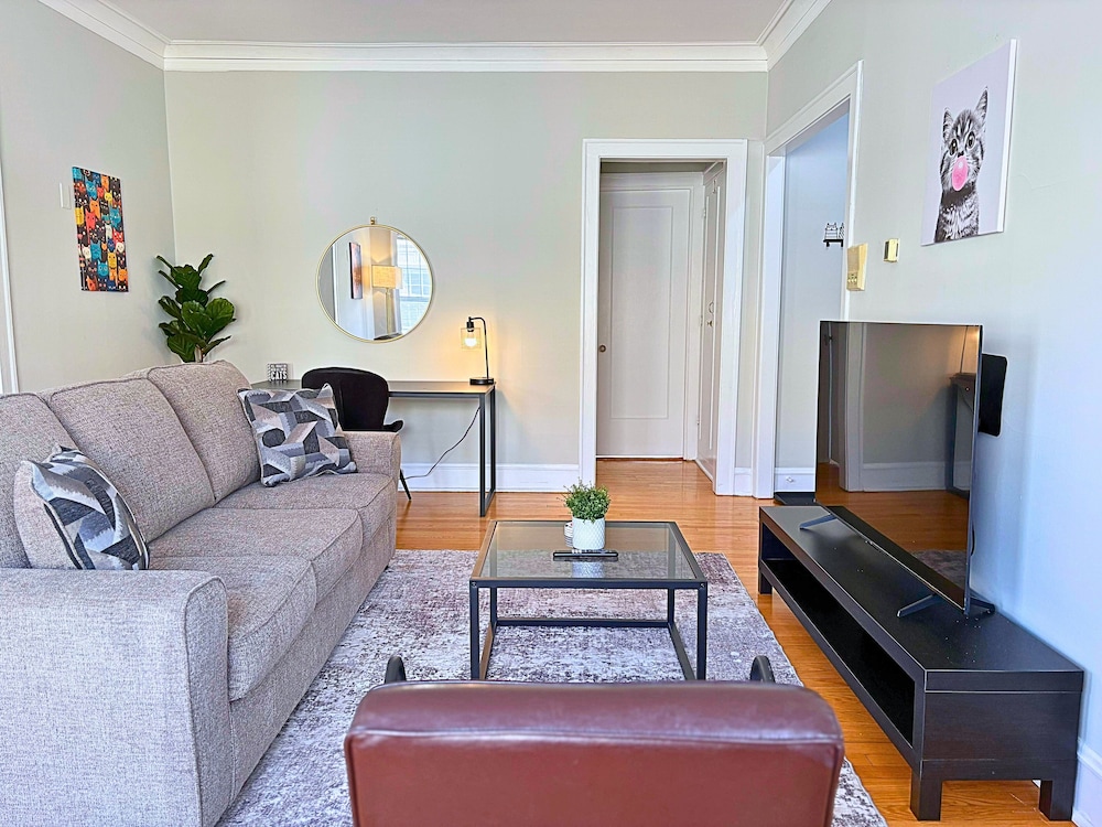 Charming 1BR in Evanston - Hinman B3