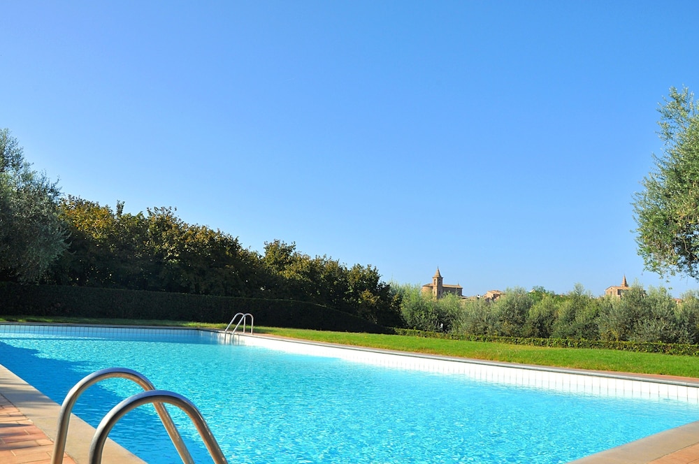 Villa Montecasciano - 8 Sleeps Private Garden