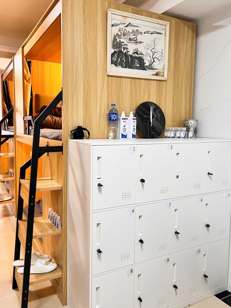 Waveflo Hostel