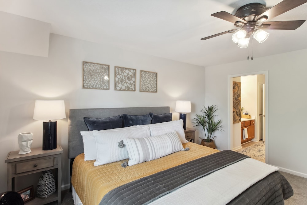 Overland Park Condo, Close to Lakes Parks! - Property Image 22