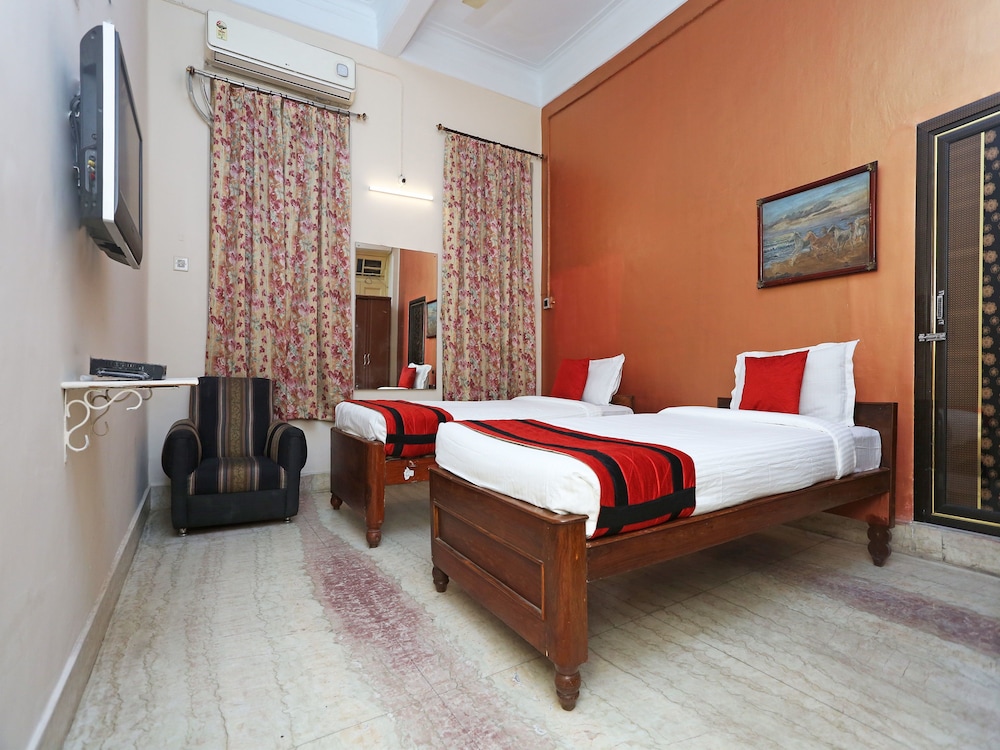 OYO 11896 Marble Palace Guest House