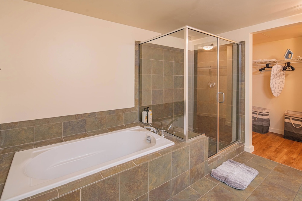 ROVE LIVING/KL - 44 Monroe