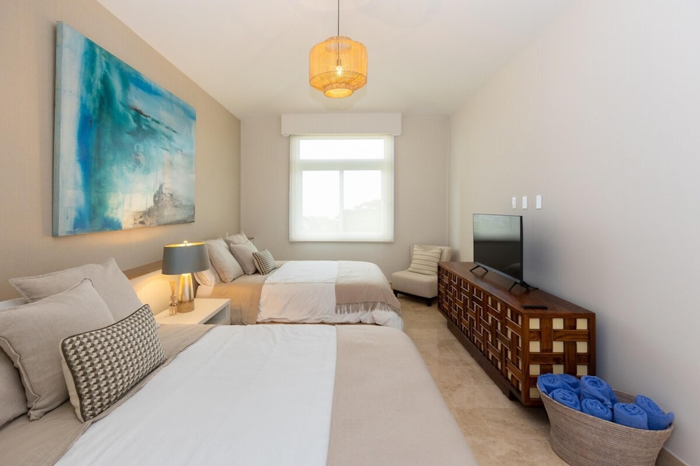 The Couples Condo by Acomodo