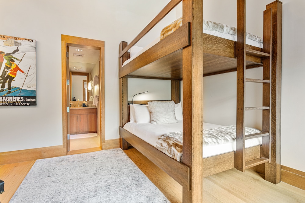 Grand Lodge - Four Bedroom #502 - Ski-in/ski-out 4 Condo