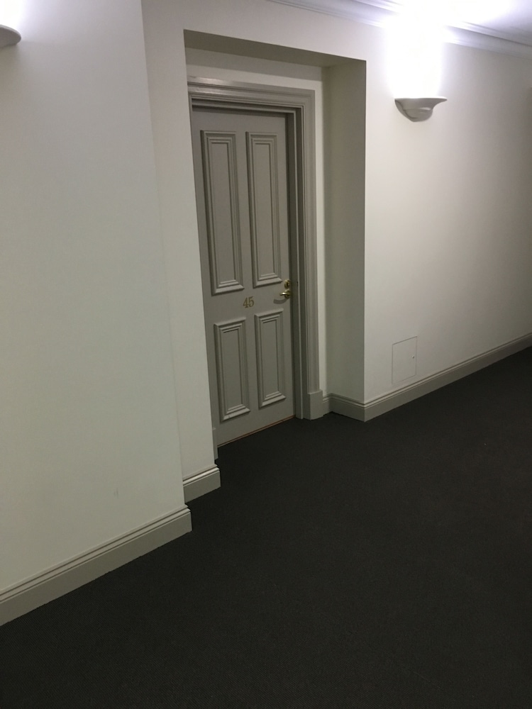 City Escape 3BD in Adelaides East End 5