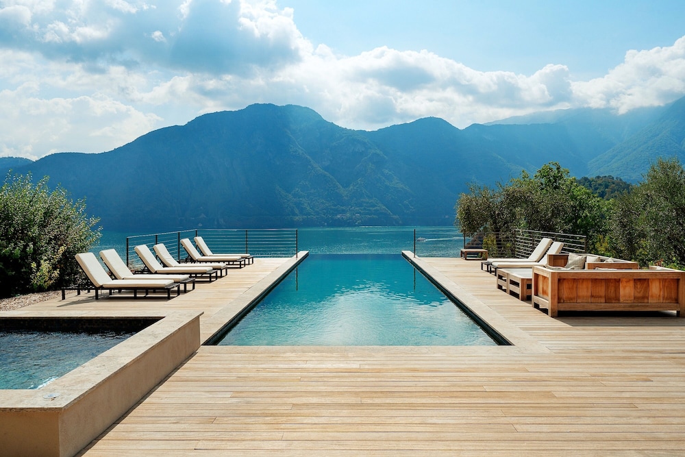 Carefree Retreat With Panoramic Views of Lake Como