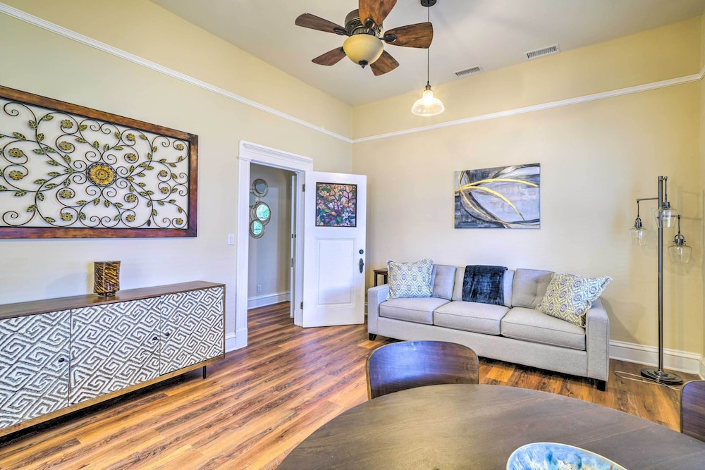 Cozy Carpinteria Apartment: Walkable Location view 5