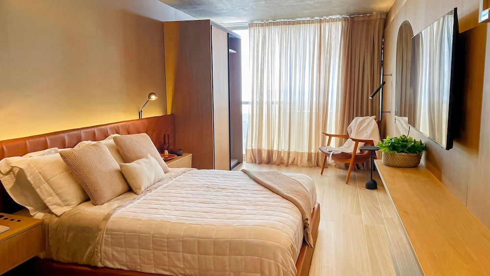 Yacht - by Setai Apartaments