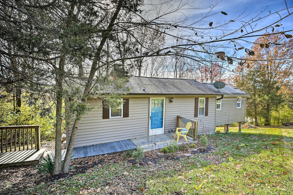 Sunny Hill Cottage Dry Ridge Escape w/ Deck! view 5
