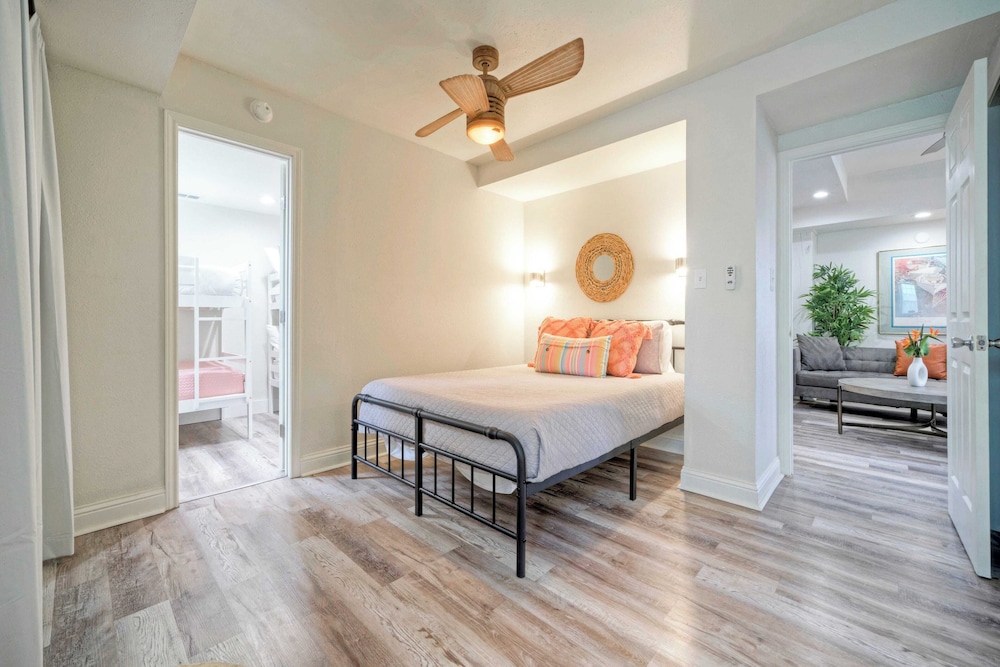 Golf Cart Zone, Walk or Ride to Beach Patio + BBQ Salty Sunshine #A