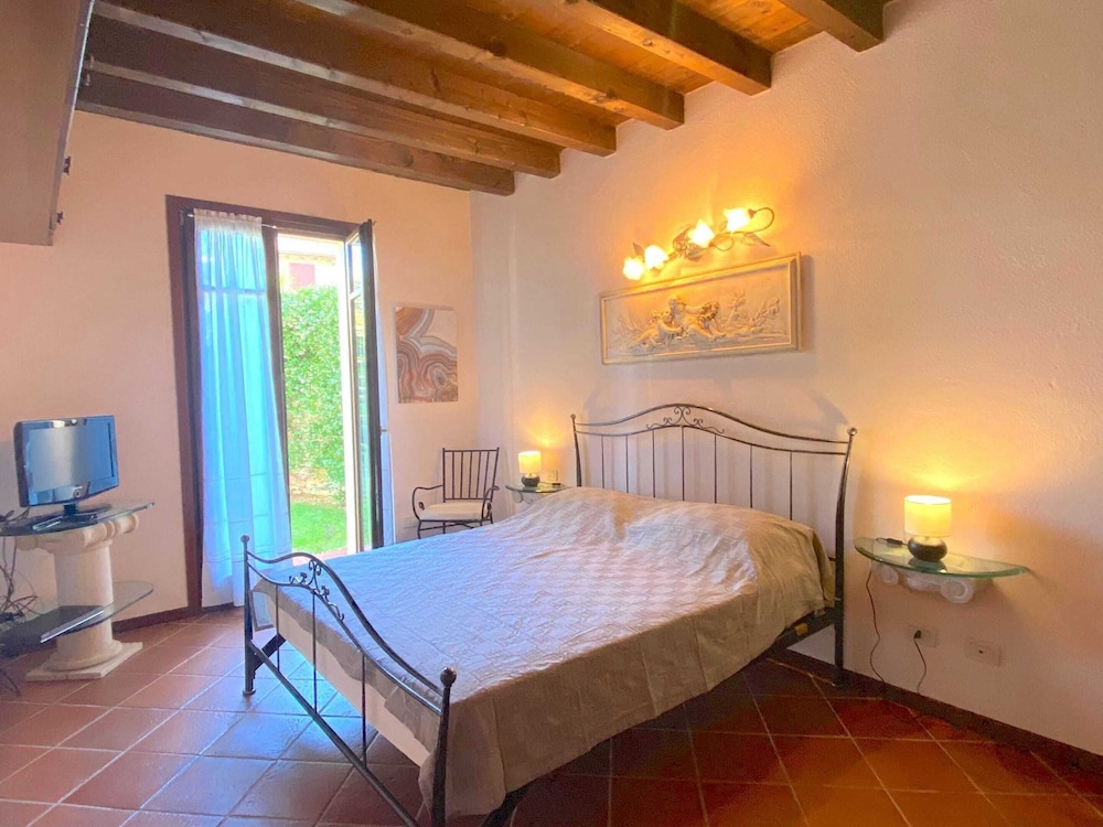 Nice Apartment on Ground Floor near Peschiera view 2
