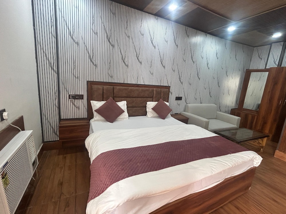 Hotel Shri Dauji Maharaj Palace
