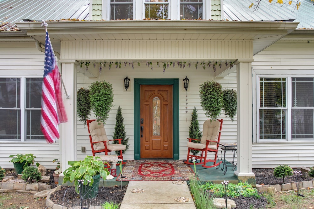 Walk to UT Southern & Dtwn Pulaski: Historic Home