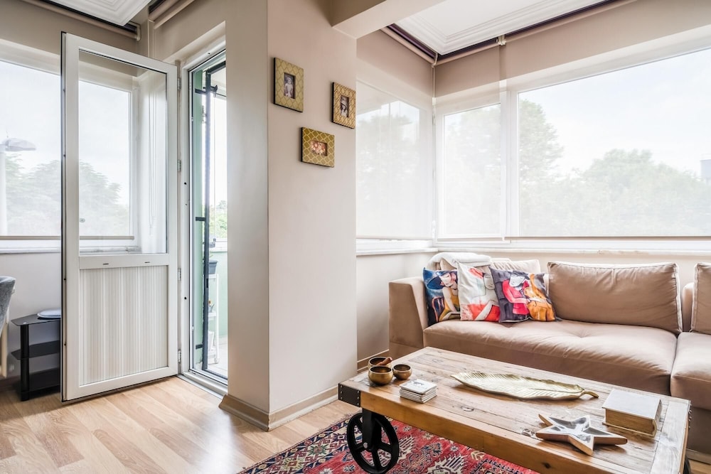 Charming Flat w Balcony 5 min to Zorlu Center