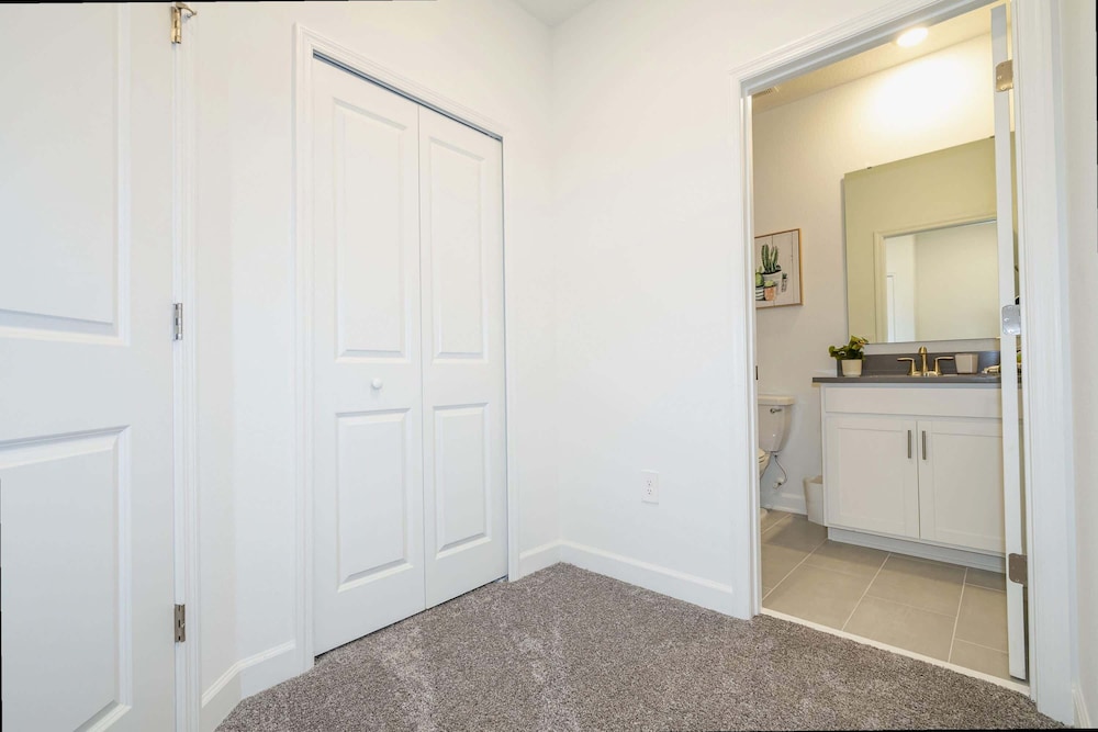 Themed 5Bd Family Villa w Pool Spa Near Disney