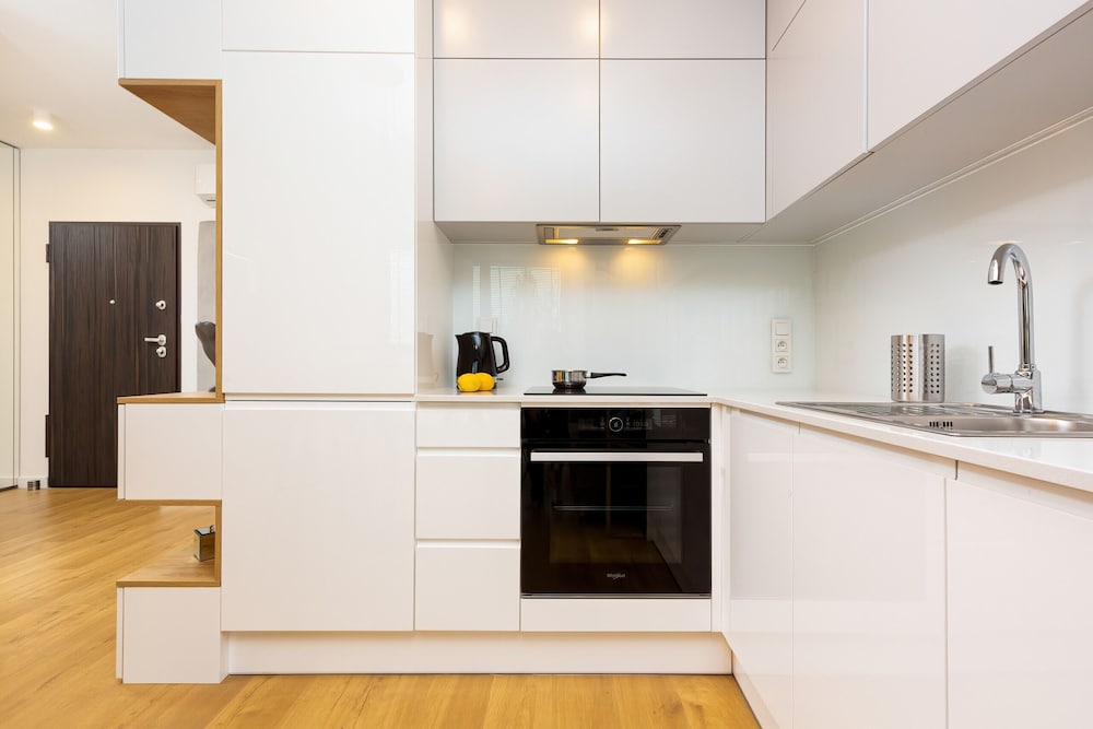 Studio Warsaw Grzybowska by Renters view 5