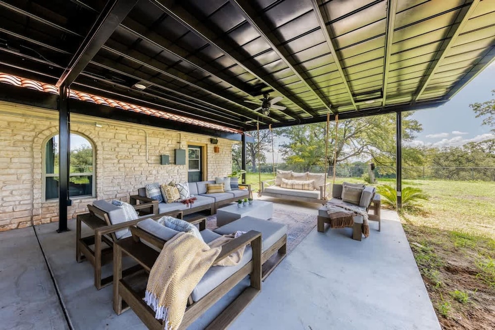 Spacious 90-acre Ranch Ideal for Families Reunions Events Sleeps 13 San Marcos River Access